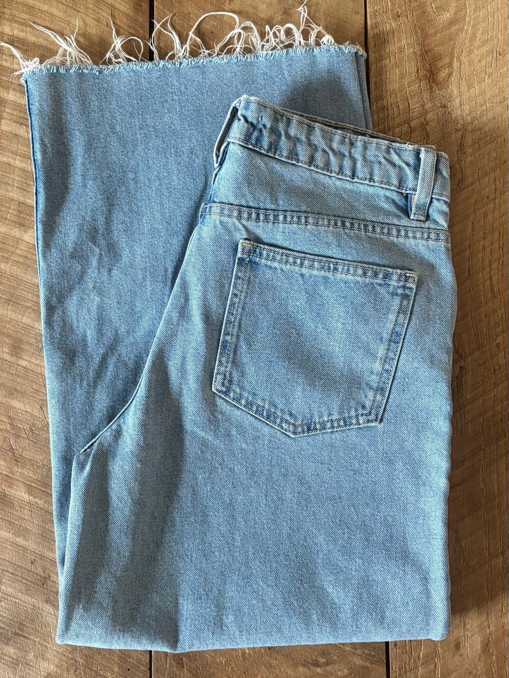 ZARA Women’s Faded Denim Blue Jeans Wide Leg Fitted Hip Frayed Cuff — SIZE 4